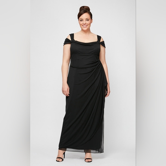 Women's Clothing (603) - Picture 1 of 7